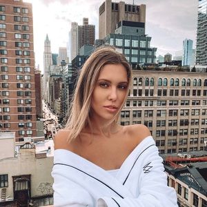 Meet your Posher, Rugile